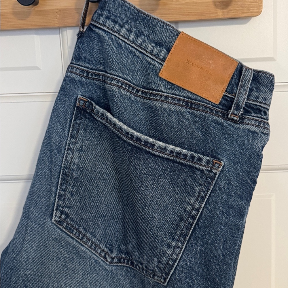 Express Raw-Hem Cropped Distressed Jeans in Dark Blue